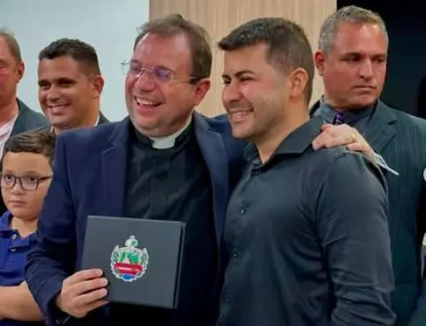 Padre Fabrício Timóteo recebe título de cidadão santoandreense em Sessão Solene